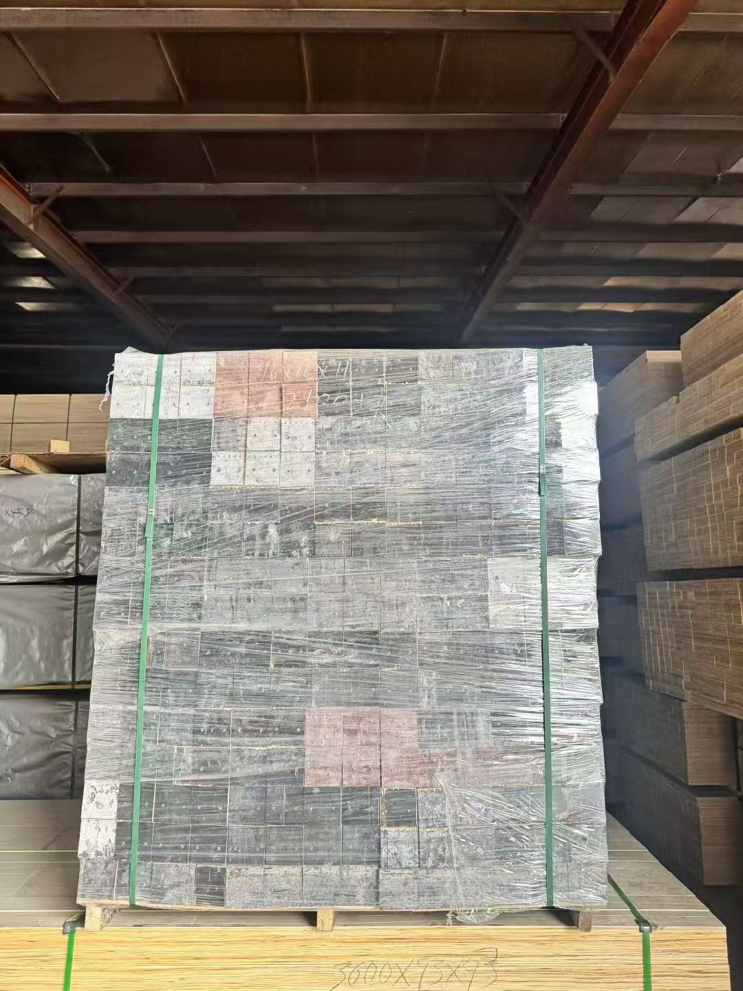 Engineered Particle Board Feet/Blocks for Logistics Pallets Detail View